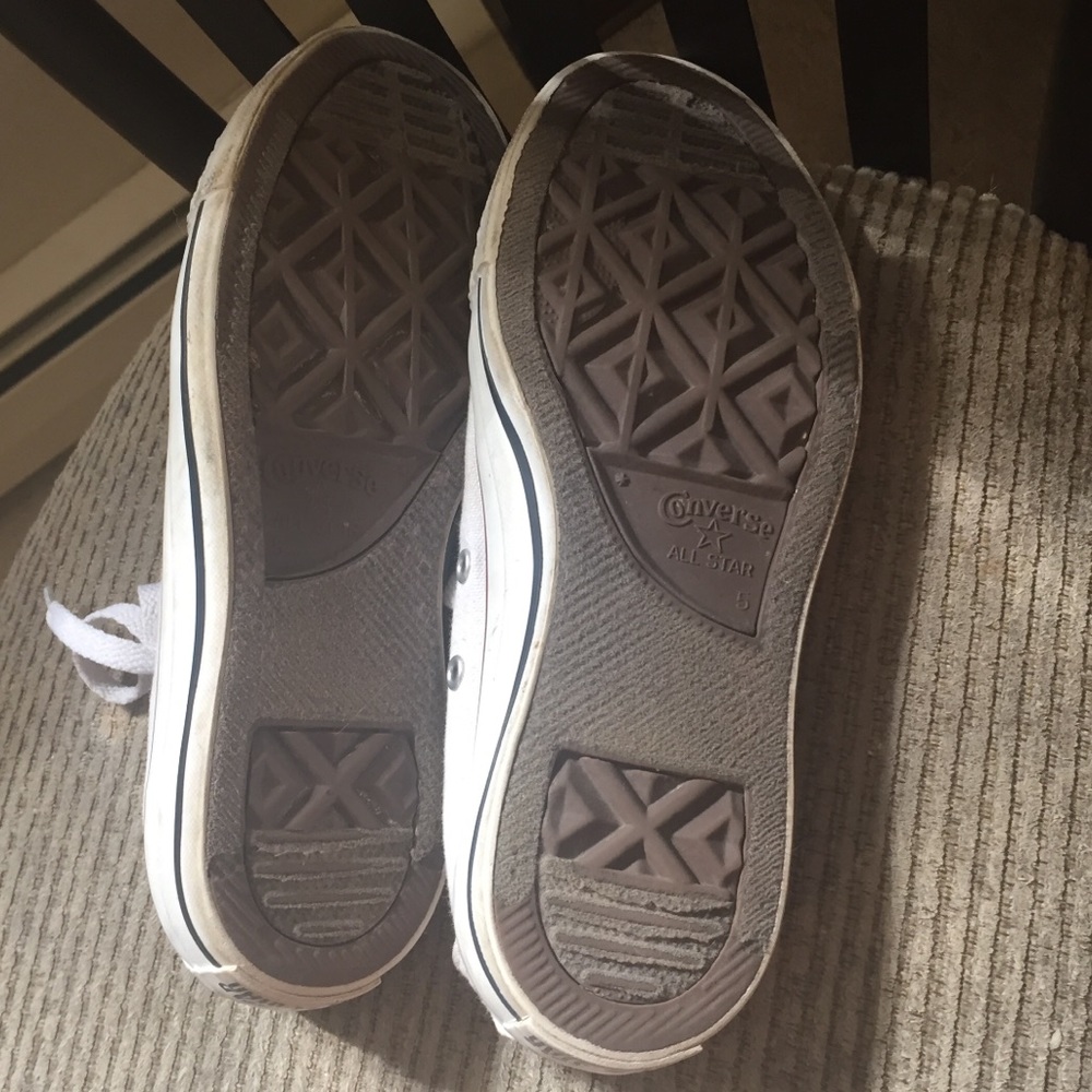 White converse - Picture 7 of 7